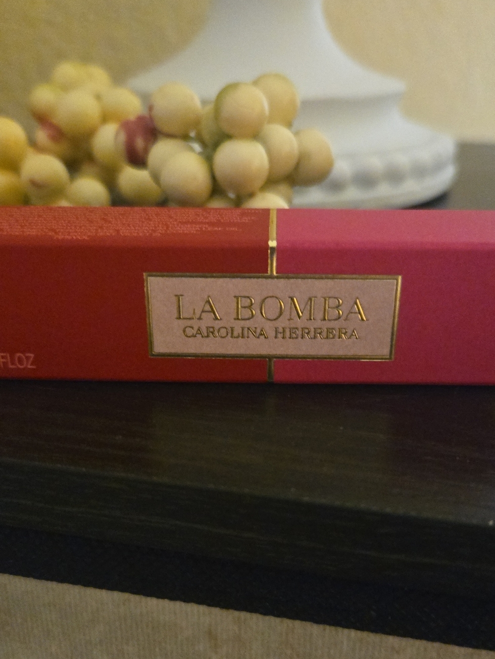 🌺🏖Carolina Herrera La Bomba Bright Pink Box with Gold Trim